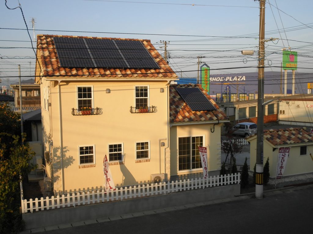 太陽光発電の割安感に期待する。