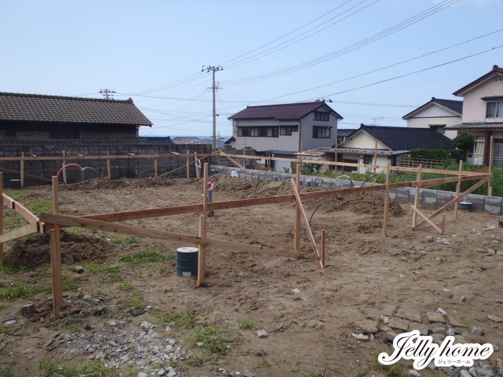 真夏の青空の下でスタートしたい基礎工事