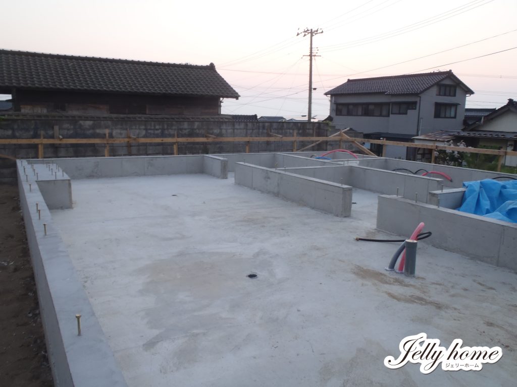夕焼けが楽しみな、海の見える現場