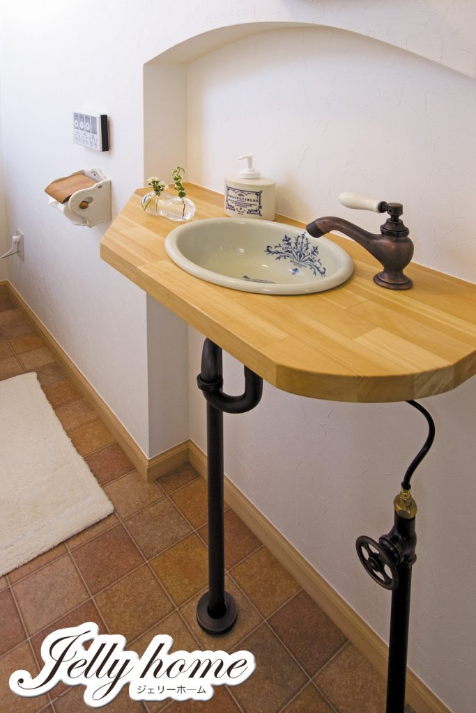 トイレ内手洗い器・・・この形が一番人気です！