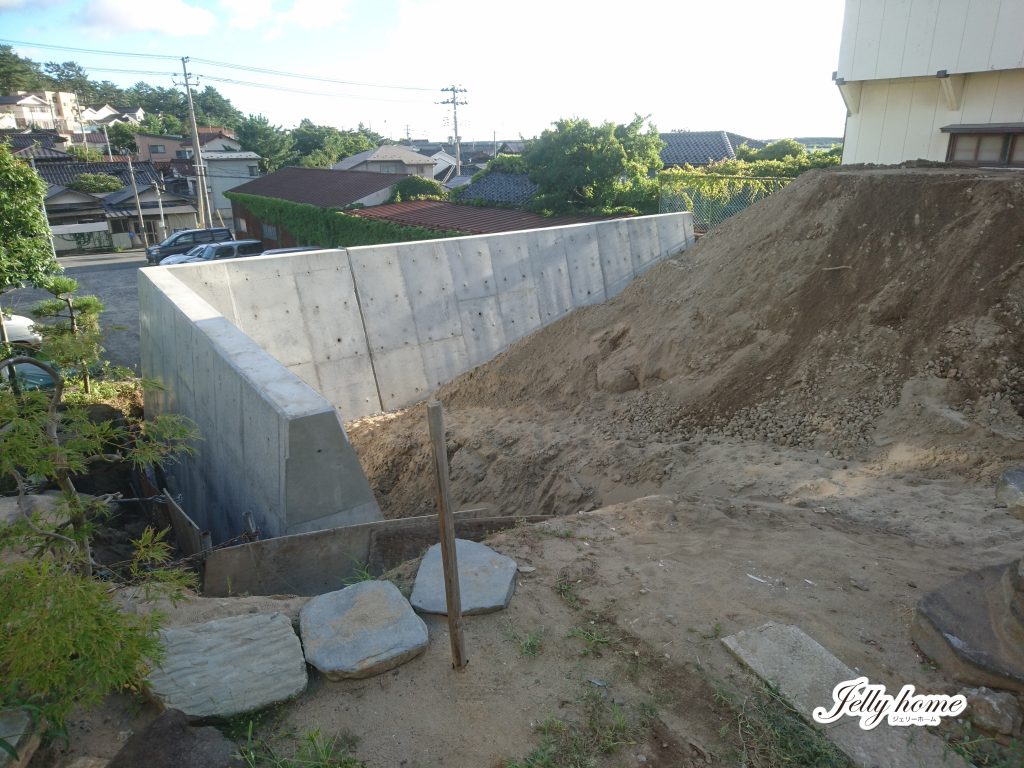 高台にそびえるプロヴァンスの家