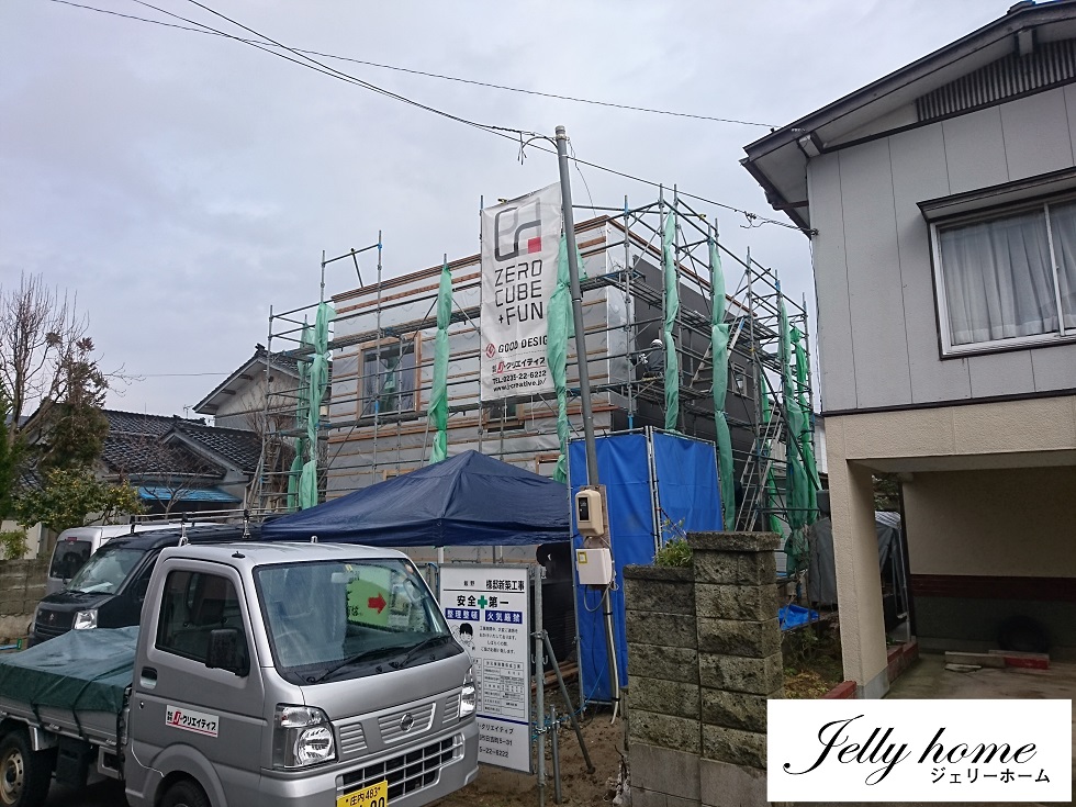 新橋４丁目の「＋BOX」はブラック色