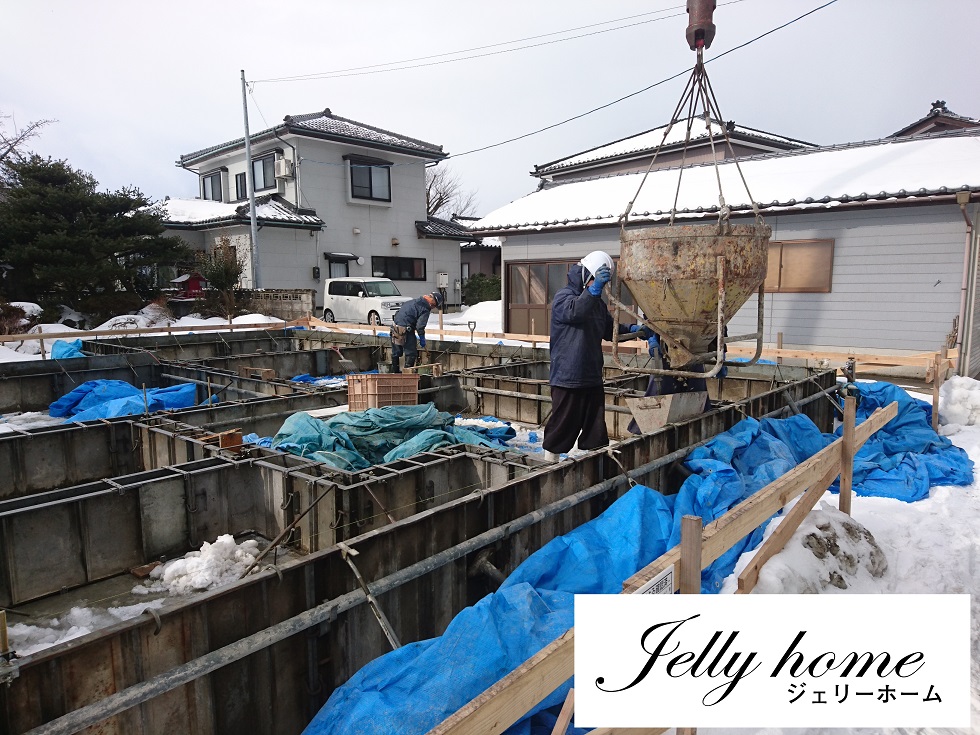 建て方を待つ庄内町の３階建てゼロキューブ