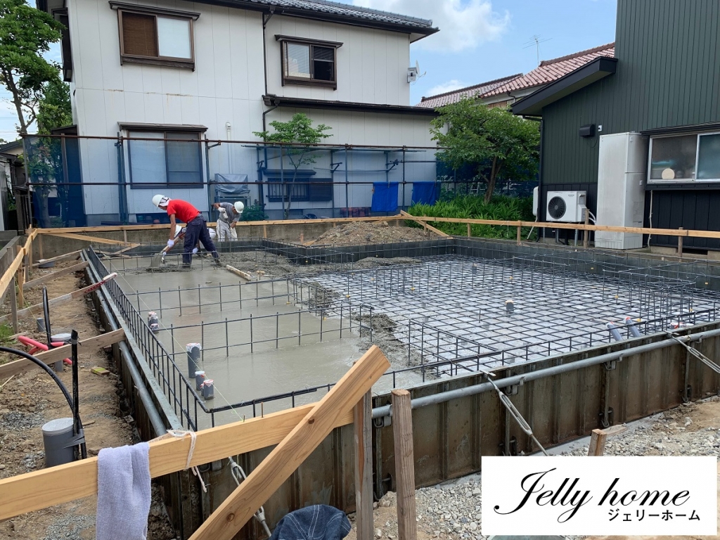 新形町で基礎工事中の２物件
