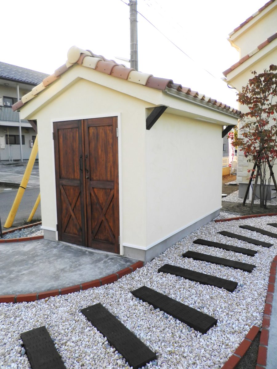 手作りの物置小屋